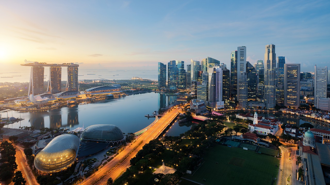 新加坡天际线；图片使用于汇丰财富远见页面。