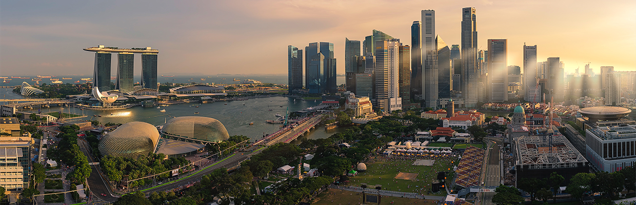 新加坡日出天际线，图片使用于汇丰新加坡外汇交易页面。