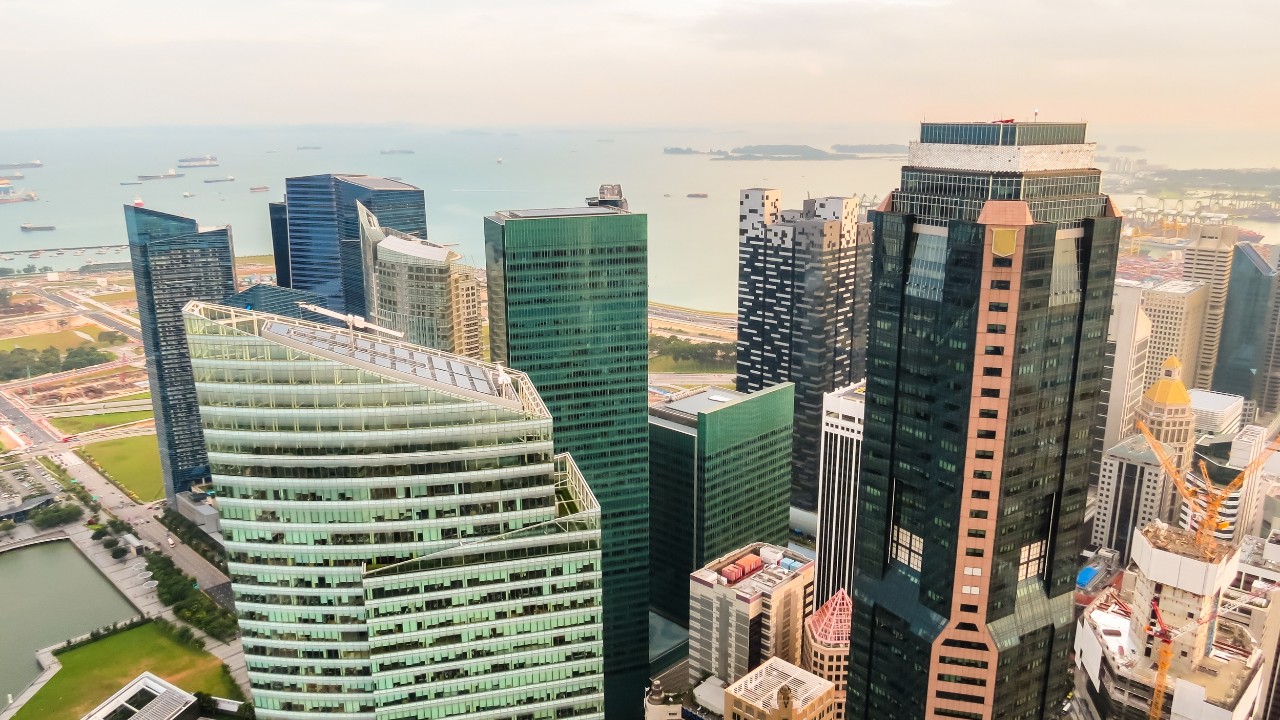 新加坡的建筑物；图片使用于汇丰新加坡“全方位满足您的房地产融资需求”文章